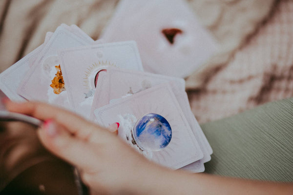 Lisa Fernandes - Crystal Codes Oracle Deck